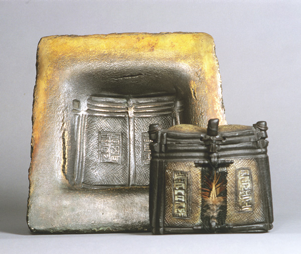 Urne terre et bronze